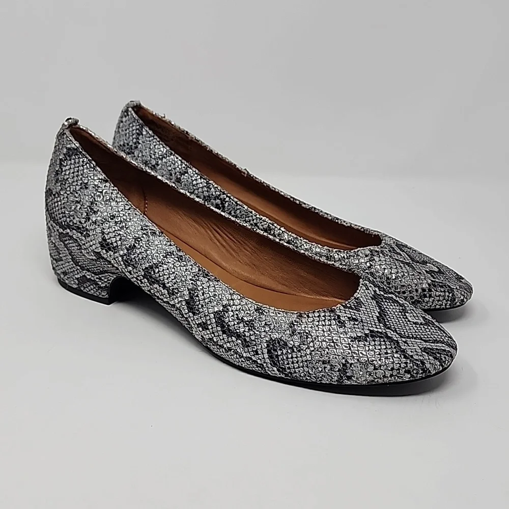 Gentle Souls Embossed Snake Print Leather Priscille Pumps Size 9